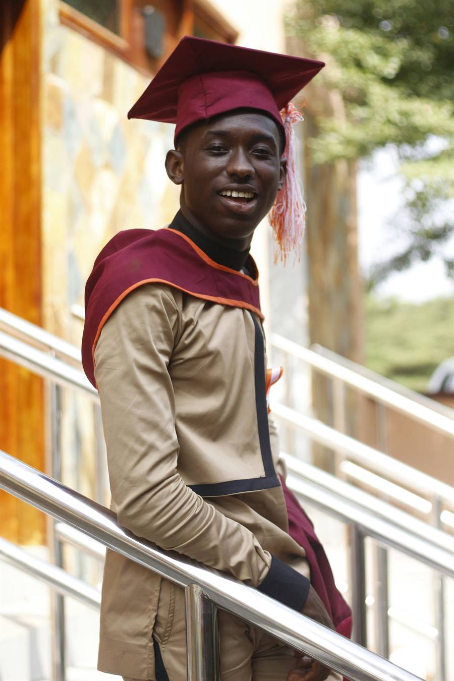Estudante graduado pronto para mobilidade internacional